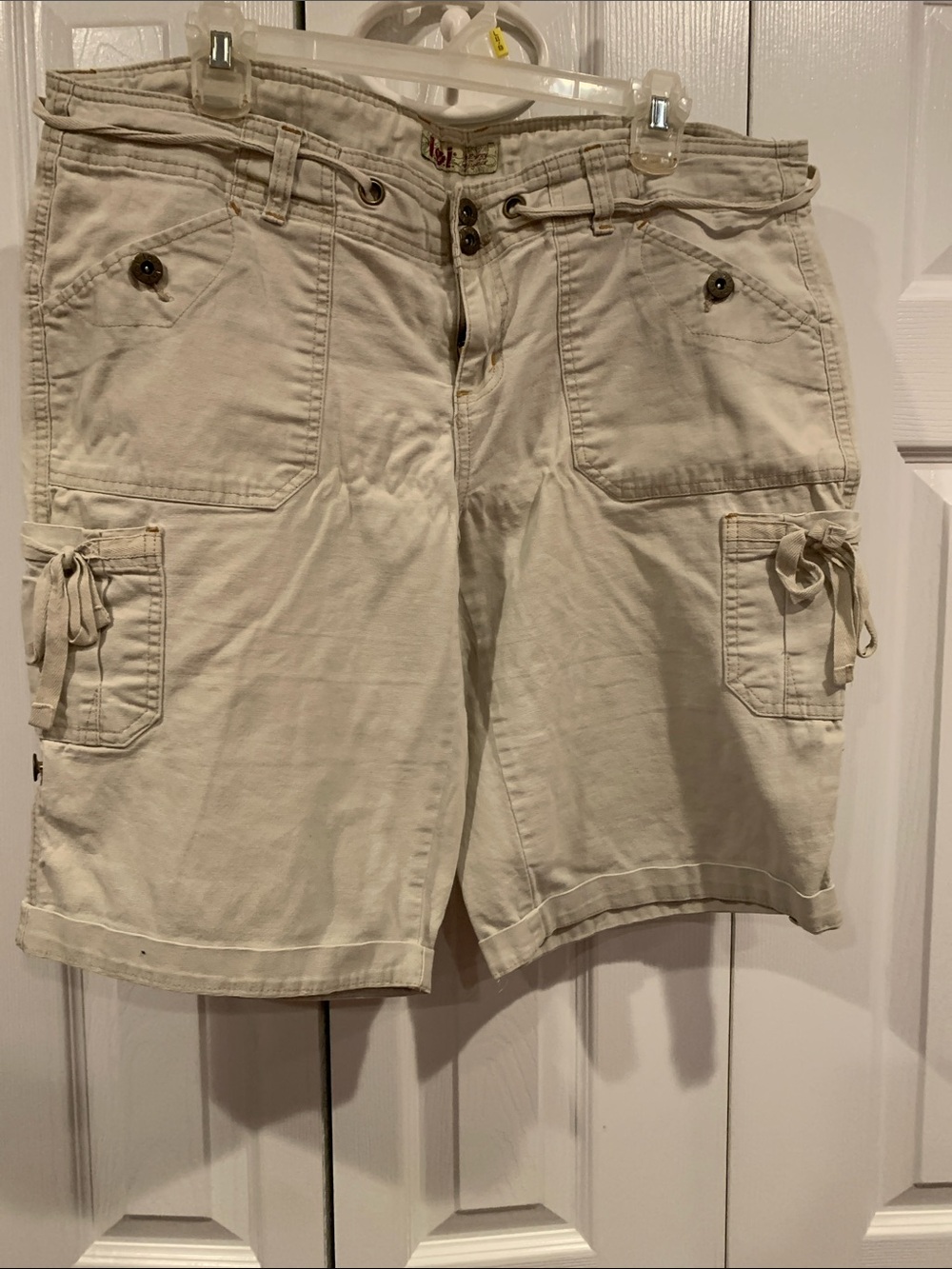 lei Women's Cargo Shorts in Light Tan